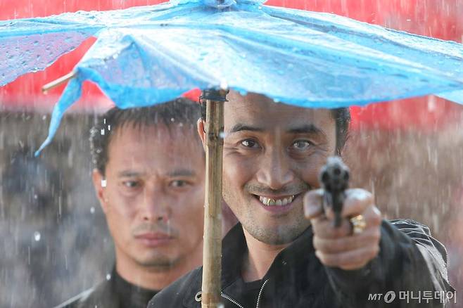 이 전설의 짤을 재현하고 싶지 않나요? 영화 '홀리데이' 스틸컷. /사진제공=롯데엔터테인먼트