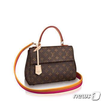 최근 루이비통 클루니 BB 모노그램 제품 가격이 기존  224만원에서 238만원으로 6.25% 올랐다. © News1© News1