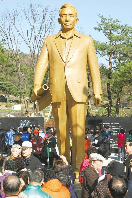 경북 구미시에 있는 박정희 대통령 동상. [프리랜서 공정식]