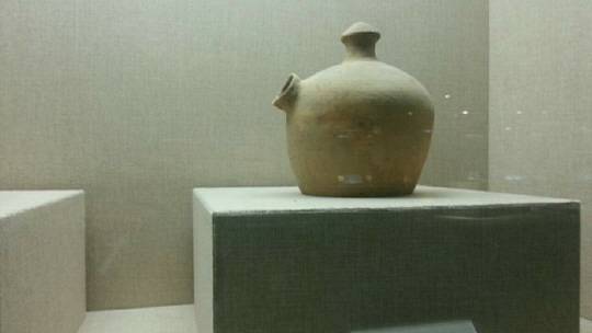 만주 집안 박물관에 전시 중인 고구려 요강. 남성전용 소변기다.