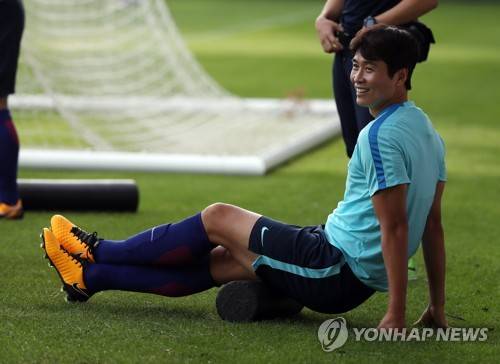 월드컵 최종예선 이란, 우즈베키스탄전을 앞두고 2년 10개월 만에 대표팀에 승선했을 때 이동국 모습. [연합뉴스 자료사진]