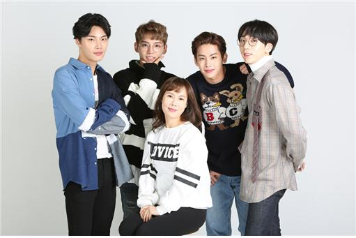 화장품 모델이 된 그룹 핫샷 / 사진제공=라이징스타