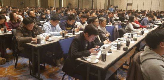 지디넷코리아가 22일 서울포시즌스 호텔에서 '인공지능(AI)이 열어가는 비즈니스 미래'를 주제로 주최한 '2017 아시아 테크 서미트(AST:Asia Tech Summit)' 행사. 200석 넘는 좌석이 다 찰 정도로 AI 열기가 높았다.