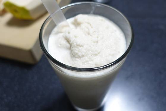 시원하게 마시고 싶을 때는 비스킷 라테에 얼음을 20g 정도 넣고 갈면 비스킷 스무디가 된다.