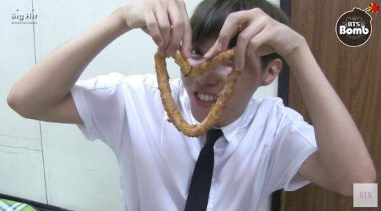 사진=[BANGTAN BOMB] omg j-hope world aegyo king (with V)캡처