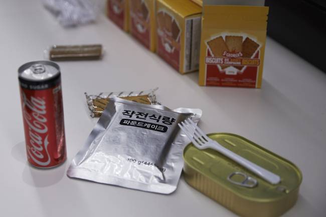 밤샘 작업에서 필요한 것은 에너지. 해커톤을 주최하는 회사는 직원들이 밤새 창의적인 아이디어를 끌어낼 수 있도록 간식 제공의 의무가 있다. [사진=현대카드 제공]