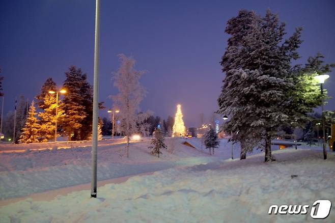 거리 곳곳 분위기는 크리스마스 그 자체다.© News1 윤슬빈 기자