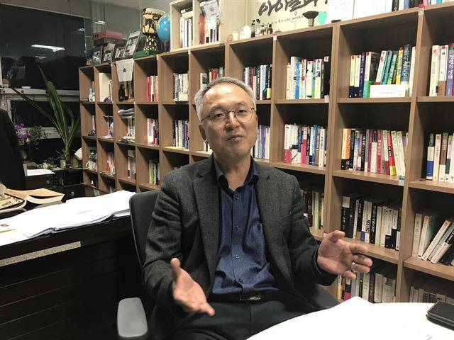 박두준 한국가이드스타 사무총장은 아직도 국내 어느 부처, 기관도 지정기부금단체가 정확히 몇 개 인지 파악을 못할 정도로 기부단체 관련 정보를 제대로 파악하지 못하고 있다고 지적했다. 박상준기자 buttonpr@hankookilbo.com