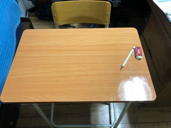 2018 수능만점생인 강현규(18)군이 집에 마련한 책상과 의자. 용돈을 모아 구입했다. [사진 강현규군]