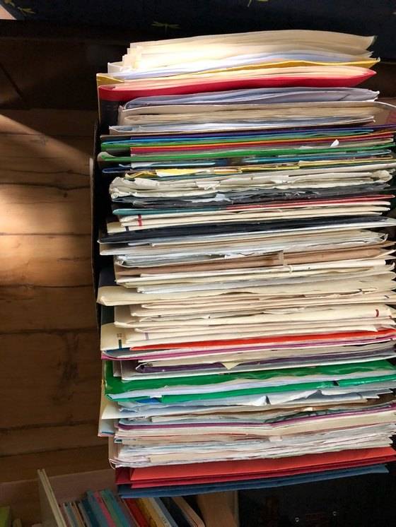 2018 수능만점생인 강현규(18)군이 모은 문제지들. 강군은 시중에 나온 문제집 외에도 다양한 문제를 찾아서 풀려고 했다. [사진 강현규군]