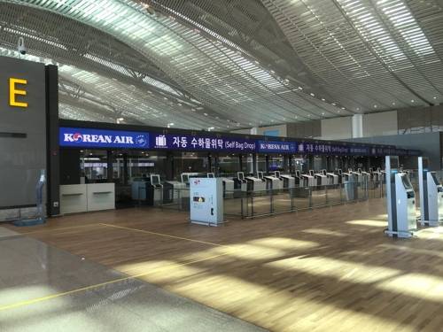 인천공항 제2터미널 자동수하물위탁 카운터 (영종도=연합뉴스) 김동규 기자 = 12일 설치를 마친 인천공항 제2터미널 자동수하물위탁 카운터. 2017.12.12 dkkim@yna.co.kr (끝)