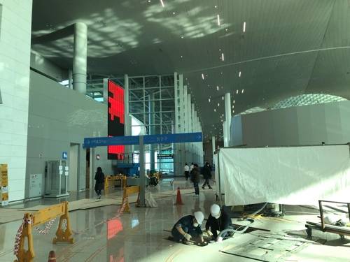 공사 한창인 인천공항 제2터미널 면세구역 영종도=연합뉴스) 김동규 기자 = 12일 공사가 한창인 인천공항 제2터미널 면세구역. 2017.12.12 dkkim@yna.co.kr (끝)