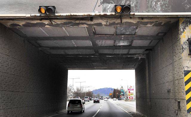 자유로 상 대전차방호벽.