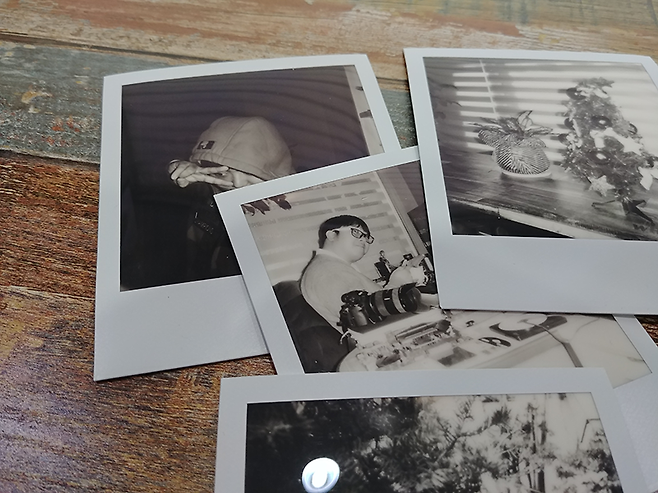 폴라로이드 원스텝2로 촬영한 사진