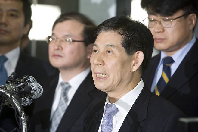 2008년 2월21일 BBK특검의 정호영 특별검사가 이명박 당선인에 대한 모든 의혹은 무혐의라는 수사 결과를 발표하고 있다. 박승화 기자