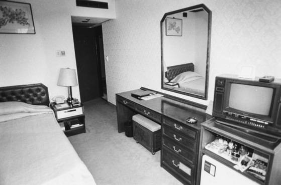 1993년 학력고사에서 출제본부로 사용된 서울 반포동 호텔. 문제를 유출한 장학사가 사용한 512호 모습. [중앙포토]
