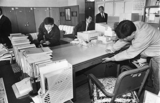 1993년 장학사의 입시범행이 밝혀진 후 국립교육평가원 사회교과실 모습. [중앙포토]