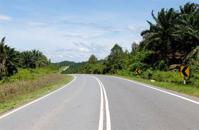 이 길의 끝엔 무엇이 있을지, 도전 정신이 살짝 펌프질한 여정의 초반. 배경 음악은 ‘My Way’