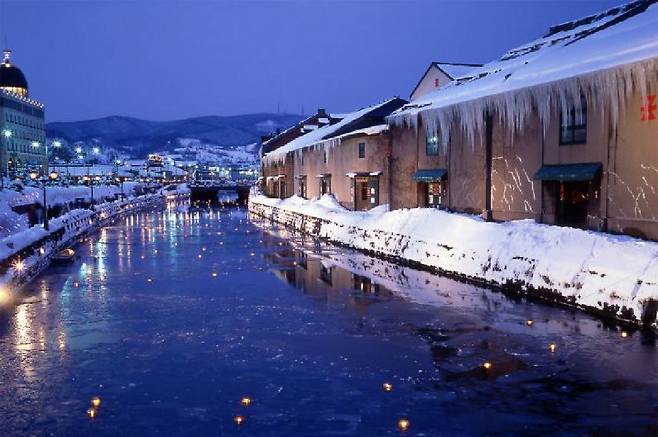 영화 러브레터 촬영지로 유명한 오타루 운하의 밤은 마치 옛 유럽 마을에 와있는 듯 이국적인 정취를 풍긴다. (사진=자유투어 제공)
