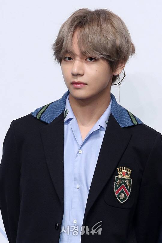 ‘눈빛에 담긴 치명적인 매력!’  ‘이 눈빛으로 전세계 여심을 홀렸지!’