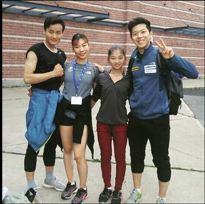 207년 8월 캐나다에서 훈련한 남북한 피겨 페어 선수들. 왼쪽부터 김주식(북), 김규은, 염대옥(북), 강감찬.