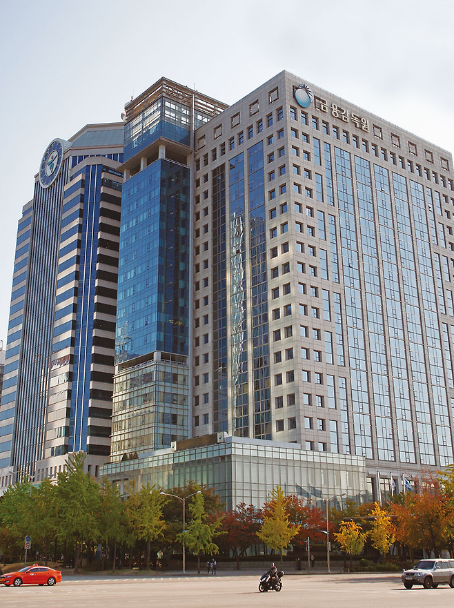 이우현 의원은 금감원 국장의 실명을 거론하며 부동산 담보 채권을 갖고 있는 저축은행에 압력을 행사했다고 말했다. © 사진=연합뉴스