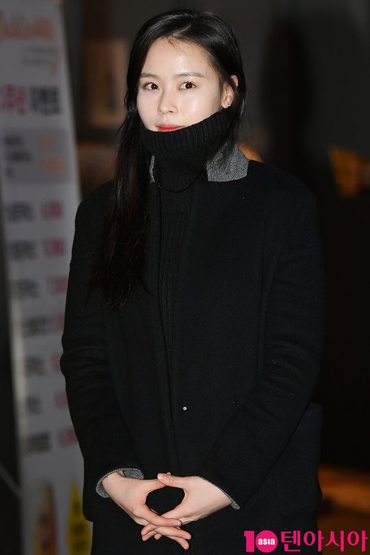 배우 지윤하가 5일 오후 서울 영등포구 여의도동에 위치한 음식점에서 열린 JTBC 드라마 ‘언터쳐블’ 종방연에 참석해 포즈를 취하고 있다.