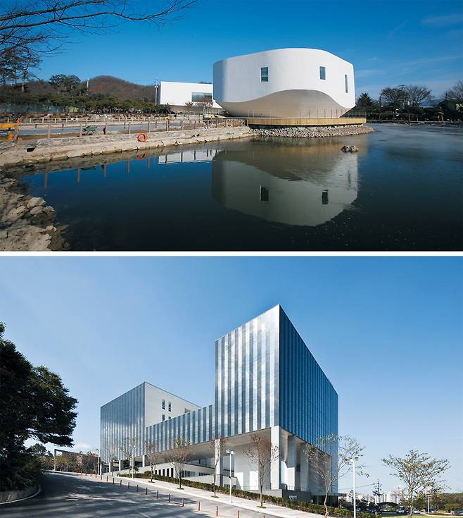 유현준이 설계한 건물들. 경기 고양시 쥬쥬 동물원(위)과 충남 홍성군 청운대 도서관·대학본부. / 사진가 염승훈