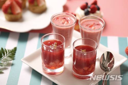 【서울=뉴시스】롯데호텔서울 '더 라운지'의 '머스트 비 스트로베리'.