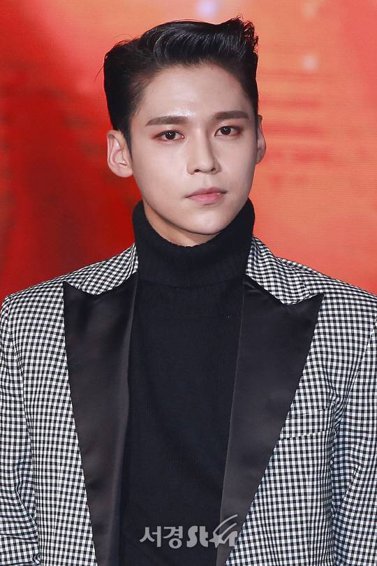 더 유닛 주황팀 멤버 정하가 6일 오후 서울 영등포구 여의도 KBS 별관에서 진행된 KBS 2TV ‘아이돌 리부팅 프로젝트-더 유닛’ 3차 관객 평가 무대를 위한 참가자들의 포토타임 및 리허설 현장 공개 행사에 참석해 포즈를 취하고 있다.