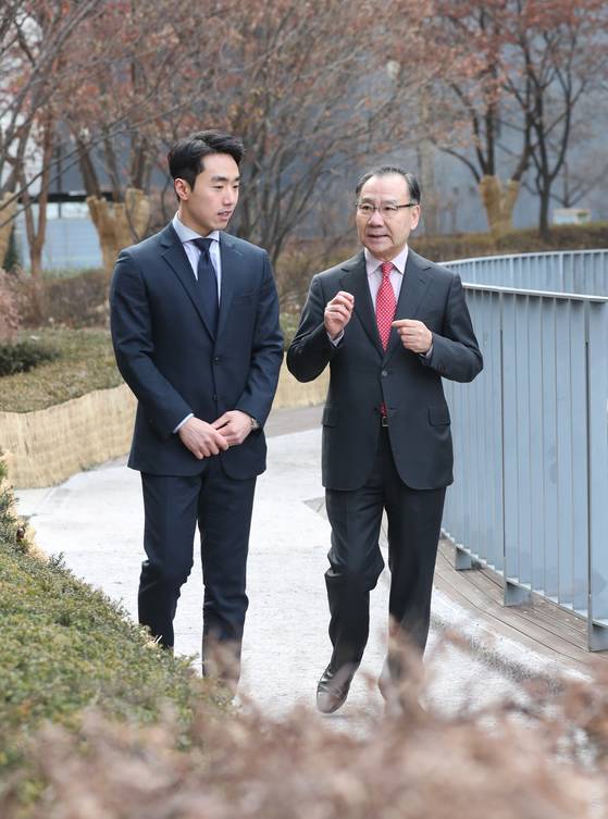 신성호(현 성균관대 신문방송학과 교수) 전 중앙일보 기자에게 '박종철 군 고문치사 사건'은 어떤 의미일까. 그는 "한 대학생이 고문을 받다 억울하게 숨지는 말도 안 되는 일이었다"며 "당시 사건은 전국민을 분노케했고, 결과적으로 한국의 민주화를 앞당긴 결정적인 사건이었다"고 말했다. 변선구 기자
