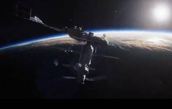 영화 '그래비티'에서 지구로 추락하는 중국의 우주정거장으로 묘사됐던 텐궁 1호. 텐궁 1호는 실제로 내년 3월께 지구로 추락할 예정이다. 정확한 추락 지점은 추락하기 1~2시간 전에야 알 수 있을 전망이다. [사진출처=유튜브 화면캡처]