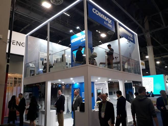 CES 2018에 참가한 코맥스 부스