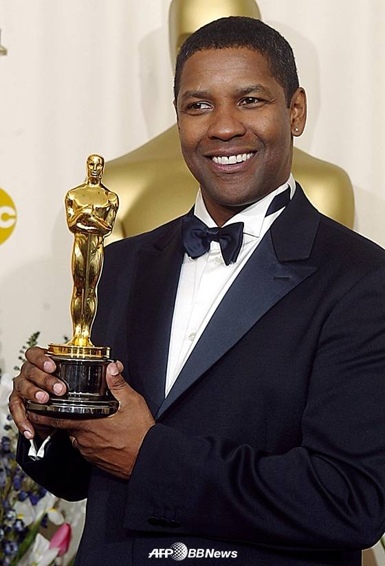 2002년 아카데미 시상식에서 남우주연상을 수상한 덴젤 워싱턴 /AFPBBNews=뉴스1