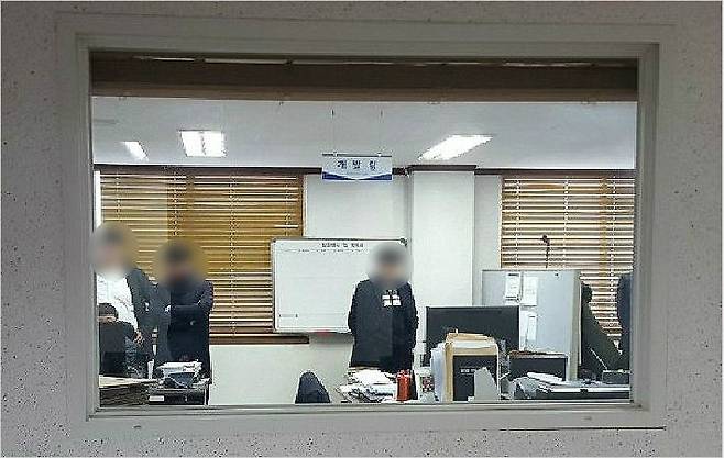 다스 고발사건 수사팀이 17일 경북 경주시 소재 IM사 사무실에서 압수수색을 진행 중이다. (사진=김대기 기자)