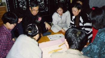 고 김수환 추기경은 명절에 몇차례 막달레나의 집을 찾아, 이곳에 머무는 여성들과 함께 윷놀이를 하고 세뱃돈을 나눠줬다. 막달레나공동체 누리집