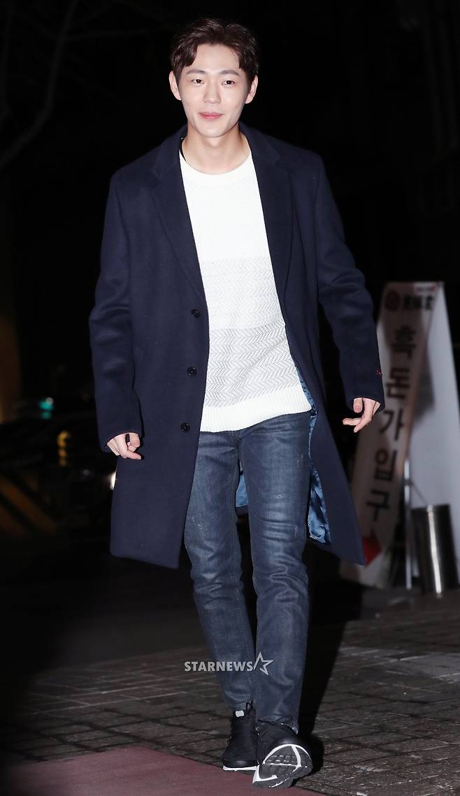 [★포토]신재하, '깔끔한 종방연 패션'