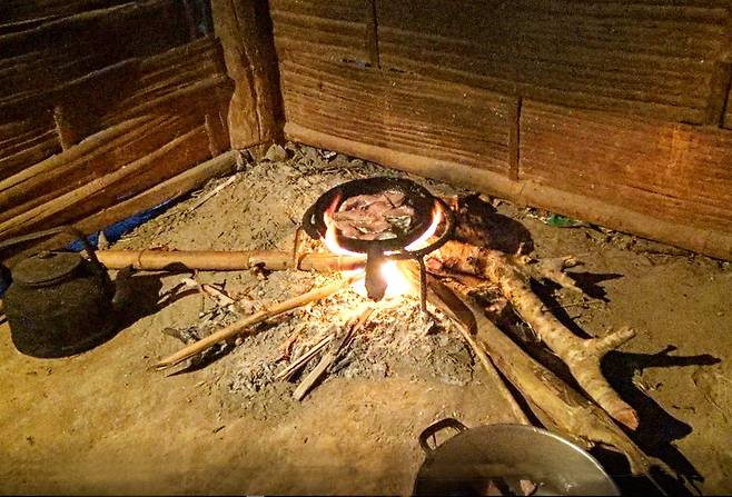 푸엉(가명)의 고향집에서 음식을 만드는 장면. 한국이주여성인권센터 제공