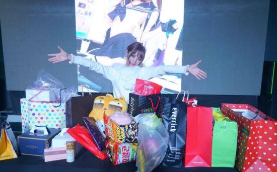 사진출처= 모모노기 카나 트위터