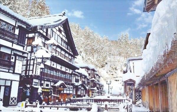 100년 전 일본의 모습을 그대로 간직한 긴잔온천.  이민희 여행작가