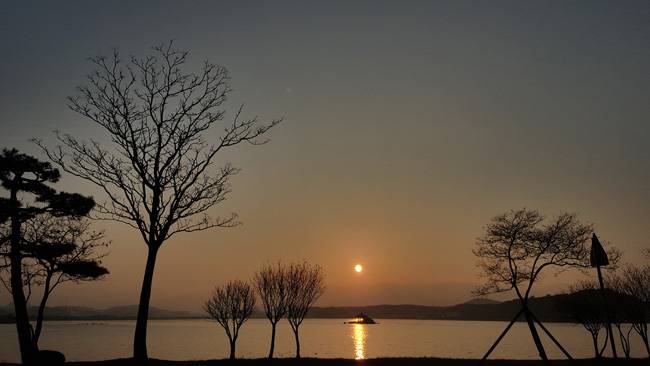 2017년 12월 31일 강원 강릉시 경포대 일몰. [정윤수]