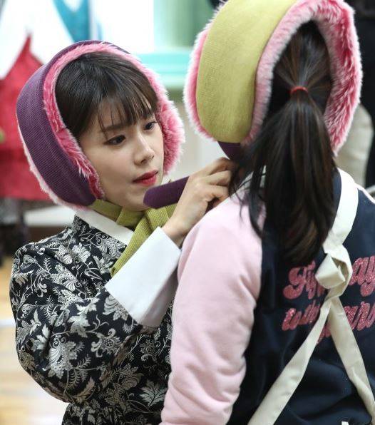 지난 1월 19일 열린 한복 홍보행사에서 ‘볼끼’를 착용한 개그맨 장도연의 모습. [일간스포츠]