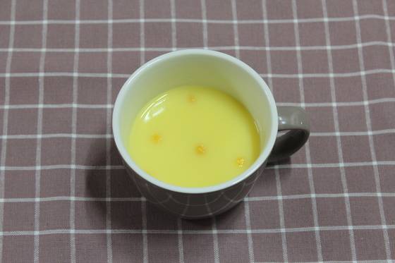 보노 '컵수프 콘스프'는 크루통이 들어있지만 오뚜기에 비해 크기가 작고 양이 적다.