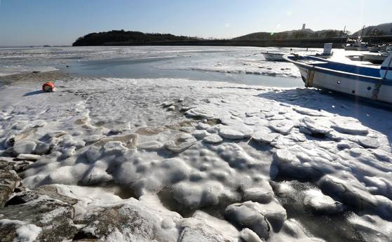 기상청은 "이번 강추위가 다음 주초까지 계속 이어진다"고 예보했다. 영종도 예단포항=최승식 기자