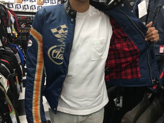 안쪽의 빨간 체크무늬 넘 러블리합니다