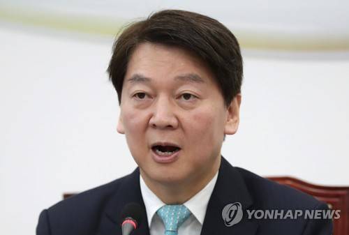 발언하는 안철수 (서울=연합뉴스) 이정훈 기자 = 국민의당 안철수 대표가 26일 오전 국회에서 열린 최고위원회의에서 발언하고 있다.       uwg806@yna.co.kr