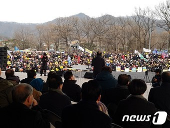 천안삼거리공원에서 열린 충남인권조례 폐지를 위한 도민시국 집회 및 기도회에 5000여명이 참가했다. © News1