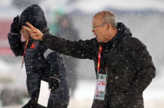 박항서 감독, 강설에도 지치지 않는 열정 [연합뉴스]
