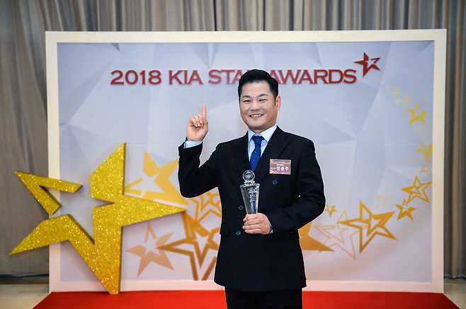 13년 연속 판매왕에 오른 서울 망우지점 정송주 영업부장 [사진제공 : 기아자동차]