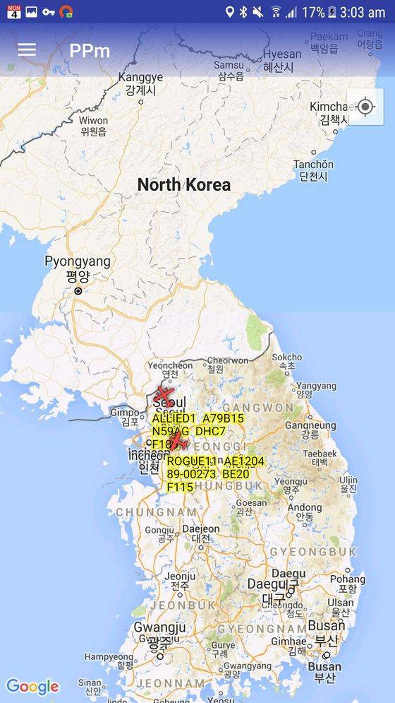 지난 4일 '로그11'이라는 콜사인의 RC-12X 휴론과 '얼라이드1'이라는 콜사인의 DHC-7-102가 한반도 상공을 비행하고 있다. [사진 CivMilAir 캡처]